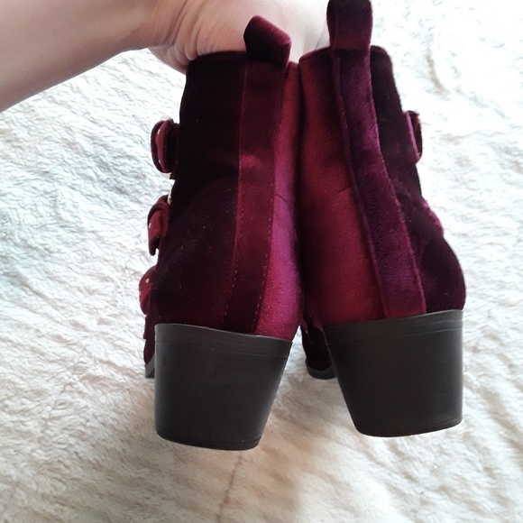 Boots - Picture 3 of 4